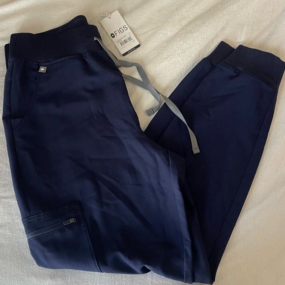 FIGS navy blue jogger scrub set - Picture 4 of 5